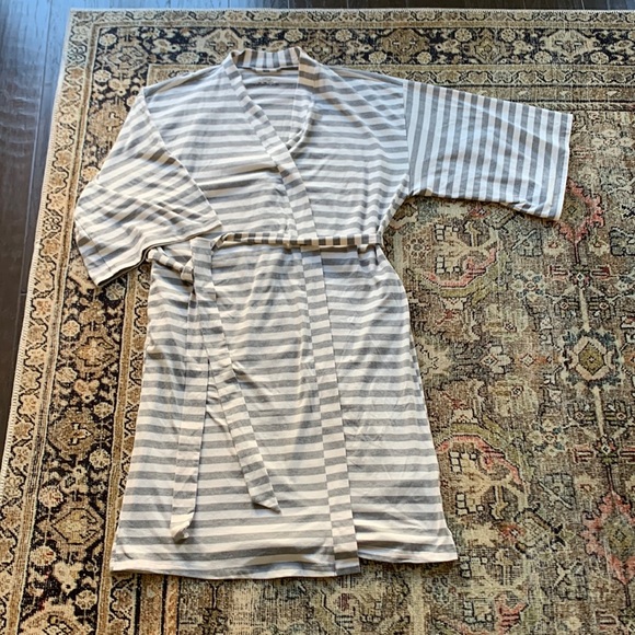 Motherhood Maternity sleep robe cream and gray stripe size small - Picture 1 of 4